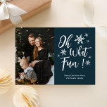 Oh, was Spaß Blue Calligraphy Snowflakes Foto Feiertagskarte<br><div class="desc">Oh,  was Spaß Blue Calligraphy Snowflakes Foto Holiday Card. Senden Sie Ihren personalisierten und individuell gestaltbaren Urlaub an Freunde,  Kollegen und Familie in schlichten,  eleganten und modernen Foto Design festliche,  natürliche minimalistische Stilkarten! Unter der Kalligrafie finden Sie Ihre persönliche Grußbotschaft in der modernen Typografie.</div>