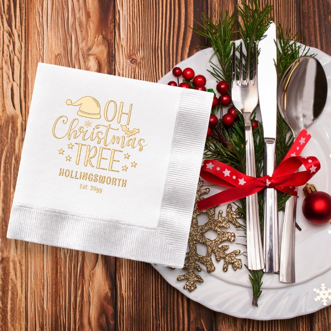 Oh Weihnachtsbaum Holiday Foil gestempelt Napkins Servietten Mit Folie ("Oh Christmas Tree" Family Name and Year Established Santa Hat Typography Stamped Foil Napkins)