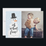 Oh What Fun Snowman Snowfall Holiday Foto Feiertagskarte<br><div class="desc">Erleben Sie dieses Jahr eine kalligraphische und einzigartige Urlaubsfotokarte, die "oh was fun" in einem Schriftart mit Kalligraphie und einem handbemalten Aquarellschneemann mit schneebedecktem Hintergrund sagt. Kommt mit einem passenden Muster auf der Rückseite. Sie können ein Foto oder einen Text auf der Rückseite hinzufügen, indem Sie auf die Schaltfläche "Weitere...</div>