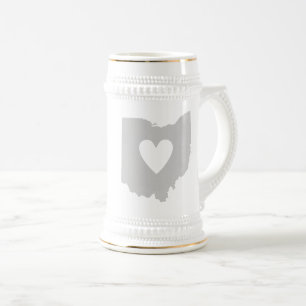 Ohio Graue Kontur Karte Form mit Herzerschnitt Bierglas