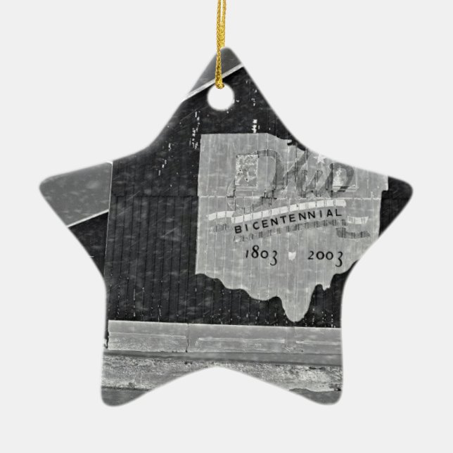 Ohio-Scheune im Winter Keramik Ornament (Vorne)