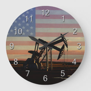 Oil Well and American Flag Große Wanduhr