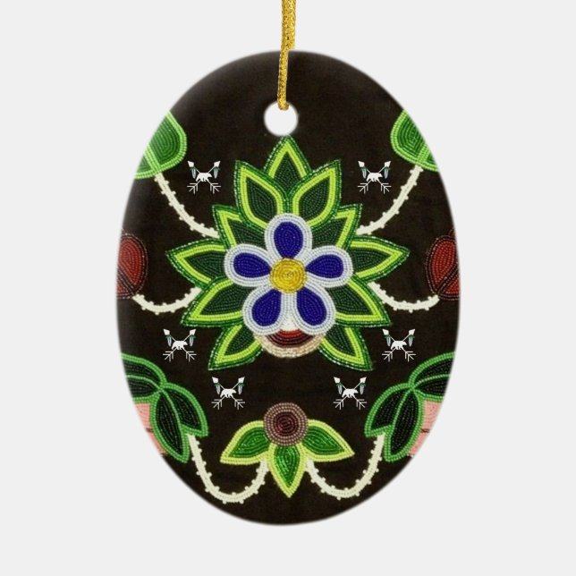 Ojibwe Blumenbär und Pfeile Keramik Ornament (Vorne)
