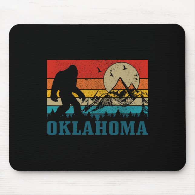 Oklahoma Bigfoot Vintag Mountains Wandern Camping Mousepad (Vorne)