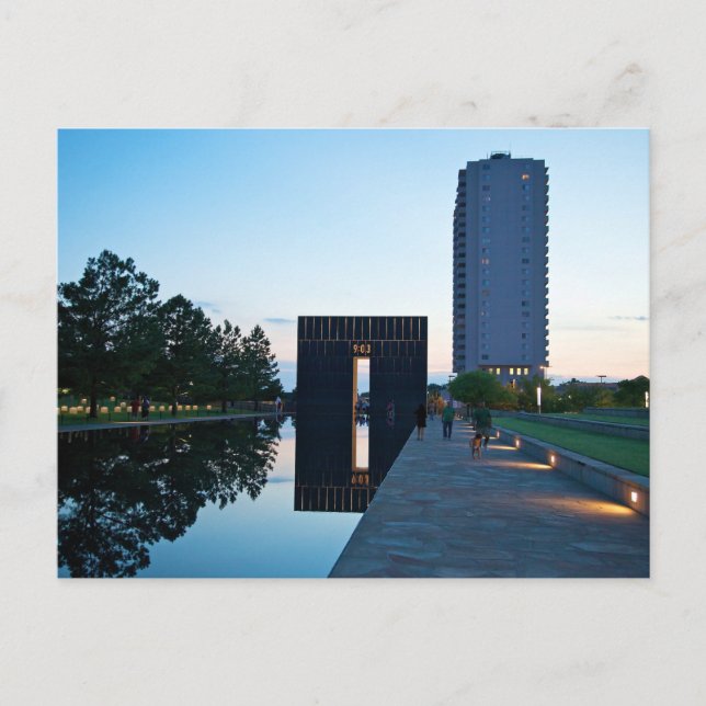 Oklahoma City Reflecting Pool Tor 9:03 Postkarte (Vorderseite)
