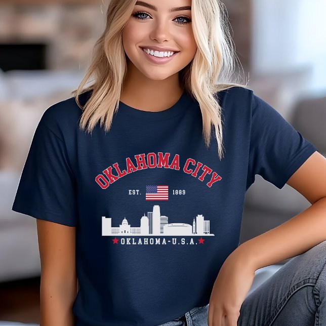 Oklahoma City Skyline with American Flag  Tri-Blend Shirt (Von Creator hochgeladen)
