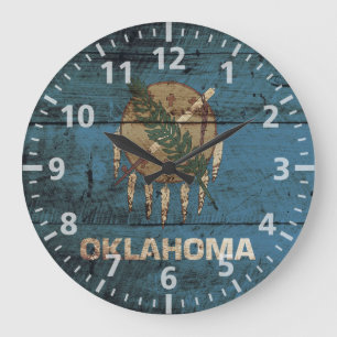 Oklahoma State Flag on Old Wood Grain Große Wanduhr