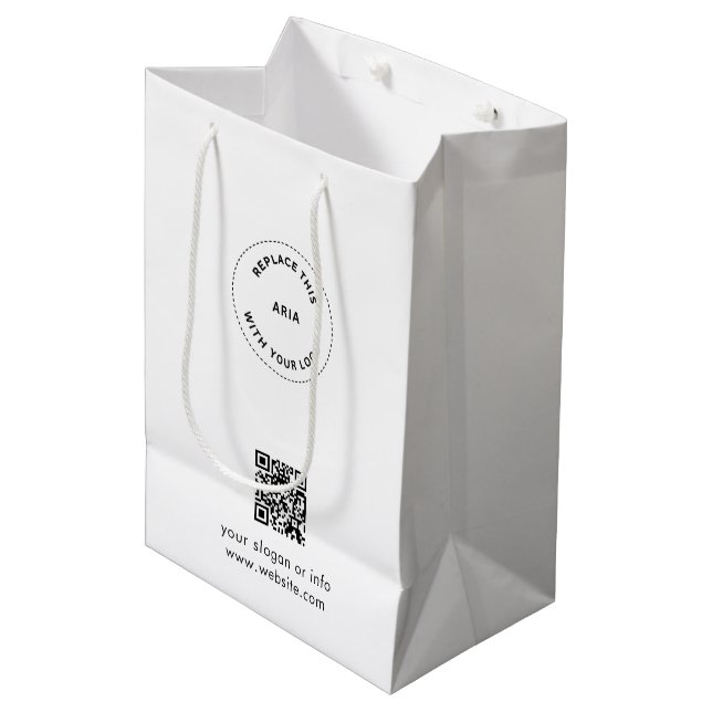 Öko Kraft Custom Logo & QR Geschenktasche für Unte Mittlere Geschenktüte (Vorderseite Schrägansicht)