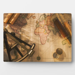 Oktant, Compass und Teleskop auf der nautischen Ka Fotoplatte