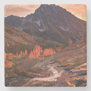 Oktober-Licht auf Scheinwerfer-Becken Steinuntersetzer