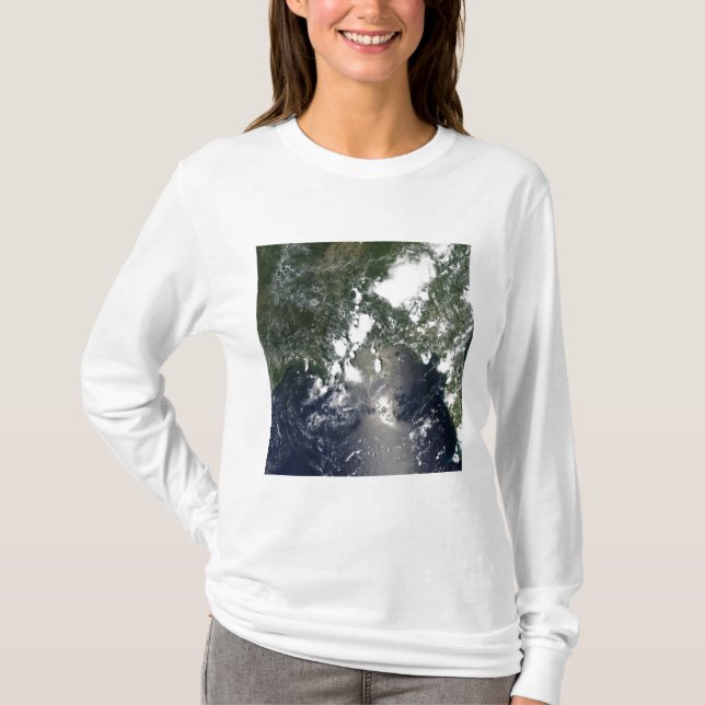 Öl breitet sich nordöstlich aus T-Shirt (Vorderseite)