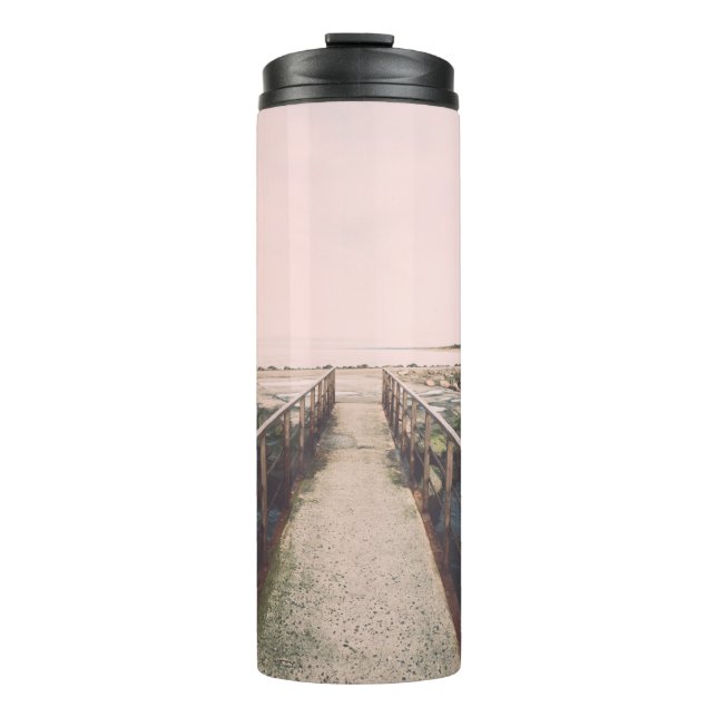 Old bridge with rusty metal rails near sea port. V Thermosbecher (Vorderseite)