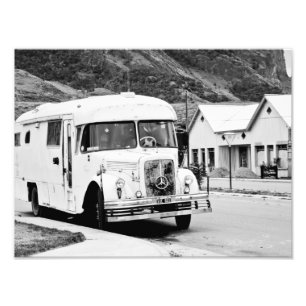 Old Bus in the street. Fotodruck