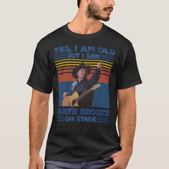 Old But I Saw Garth Brooks On Essential Essential  T-Shirt (Vorderseite)