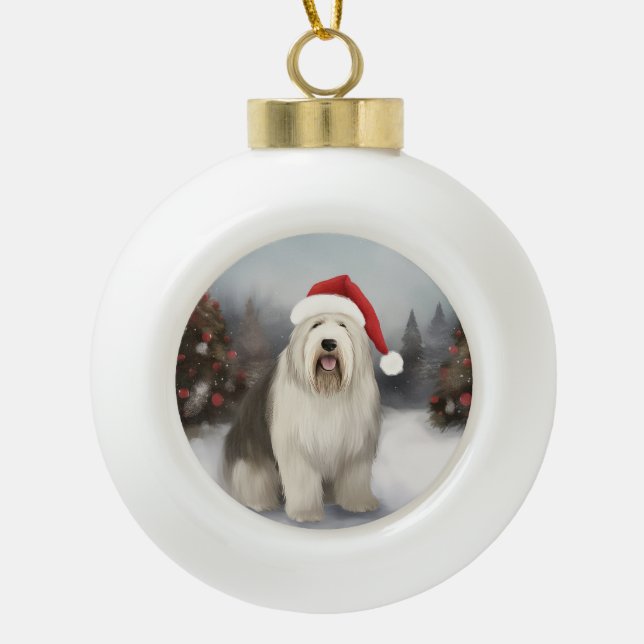 Old English Sheepdog in Snow Christmas Keramik Kugel-Ornament (Vorderseite)