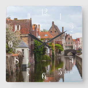 Old houses in Bruges, Belgium Quadratische Wanduhr