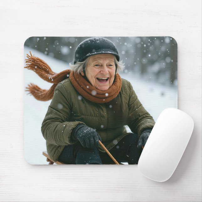 Old Lady Sledding Downhill Mousepad (Mit Mouse)