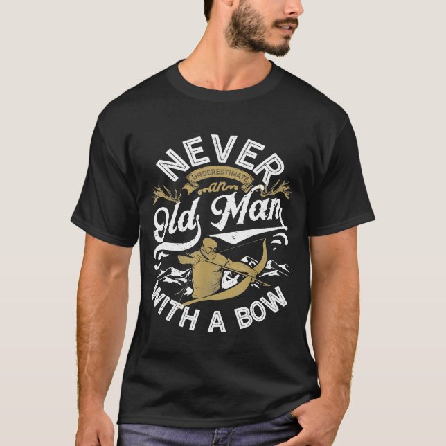 Old Man With A Bow  Hunting Hunter Men Funny T-Shirt (Vorderseite)
