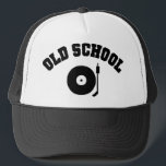 Old School DJ Record Player Truckerkappe<br><div class="desc">Großartiges Geschenk für Deejays,  die noch die alte Platte drehen oder für diejenigen,  die den einzigartig warmen Klang schätzen,  den Sie nur von alternden Plattenalben erhalten können (ganz zu schweigen von den phantastischen Kunstwerken).</div>