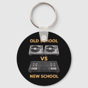 Old School Vs New School Dj Plattenspieler Vs Schlüsselanhänger