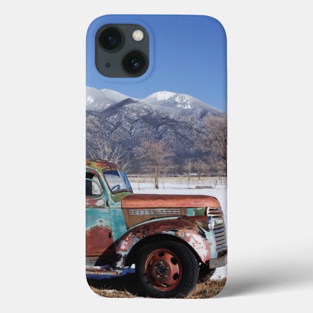Old truck sitting in the field Case-Mate iPhone hülle (Rückseite)