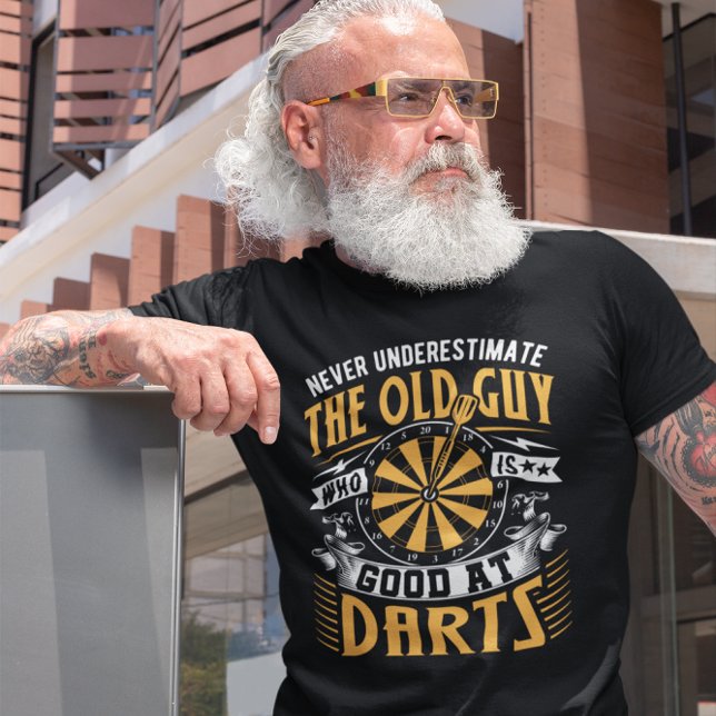 Old Typ Good at Darts - Funny Dart T-Shirt (Von Creator hochgeladen)