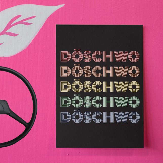 Oldtimer 2cv Ente 70er Döschwo Postkarte (2CV Postcard in Black with a Red Blue Yellow Typography)