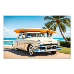 Oldtimer am Strand mit Surfbrett Fotodruck