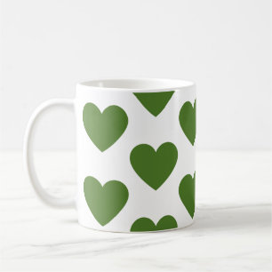 Olive green herzen Tasse mit weißem Kaffee