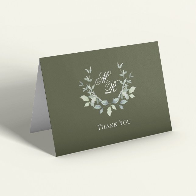 Olive Green Monogram Script Wedding Thank You Dankeskarte (Olive green monogram wedding thank you card with botanical wreath and elegant script)
