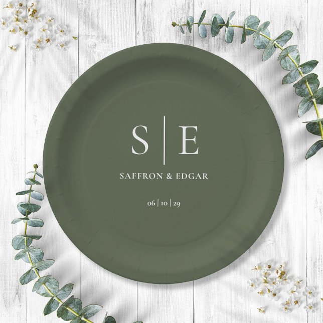 Olive Green Monogram Wedding Pappteller (Olive Green Monogram Wedding Paper Plates)