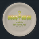 Olive Hanukkah Menorah Pappteller<br><div class="desc">Eine Gruppe von lustigen Oliven treffen sich für ein Foto op und bilden eine Menorah,  um einen Happy Hanukkah Gruß zu senden.</div>