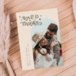 Olive Retro Liebe & Dank White Arch Wedding Dankeskarte<br><div class="desc">Vintage und einfache Hochzeitskarte mit einem weißen Bogen-Rahmen mit einem Text,  der "Liebe & Dank" in einem Retro-Stil Schriftart mit Sternen in Olivgrün sagt. Die Standardnachricht auf der Rückseite kann bearbeitet werden. Ein zweites quadratisches Bild kann auf der Rückseite der Karte hinzugefügt werden.</div>