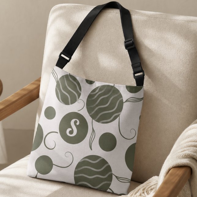 Olivegrüne Kreise Monogramm Tragetaschen Mit Langen Trägern (Wavy circles, crisp contrast, and a splash of garden vibes, this bag’s ready for your next outing.)