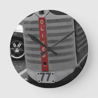 Oliver-Traktor Runde Wanduhr