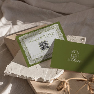 Olivgrüne Spitzenuntersetzer Old Money QR Code Hoc RSVP Karte