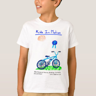 Olivia Kinder im Bewegungs-Shirt T-Shirt