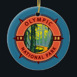 Olympischer Nationalpark Hoh Rainforest Retro Komp Keramik Ornament<br><div class="desc">Olympisches Vektordesign. Der Park erstreckt sich über verschiedene Ökosysteme,  von den dramatischen Gipfeln der olympischen Berge bis hin zu den alten Wäldern.</div>