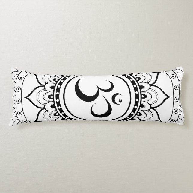 Om Mandala White & Black doppelseitig Seitenschläferkissen (Vorderseite)