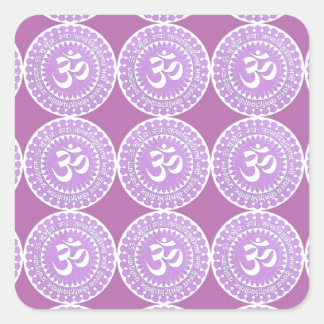 OM Mantra: OMMANTRA Lila Chant Quadratischer Aufkleber