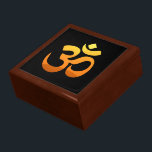 Om Mantra Symbol Yoga Asana Relax Fitness Gold Sun Erinnerungskiste<br><div class="desc">Om Mantra Symbol Yoga Asana Relax Fitness Gold Sun Meditation Yellow Orange Inspiration Elegant Sonnenaufgang Golden Oak Holzschmuck Keepake Box.</div>