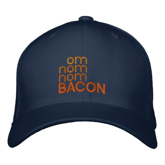 OM NOM NOM BACON BESTICKTE BASEBALLKAPPE (Vorderseite)