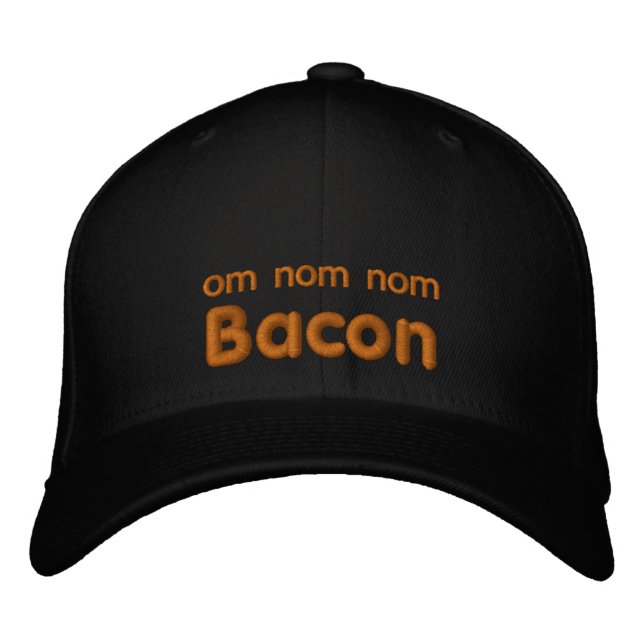 OM NOM NOM BACON LIEBE BESTICKTE BASEBALLKAPPE (Vorderseite)