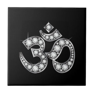 Om Symbol mit "Diamond" Stones Fliese