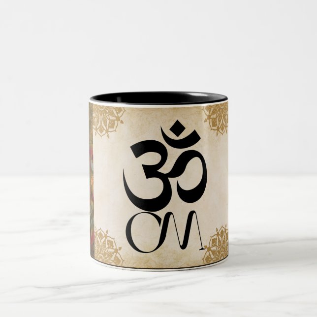 Om-Symbol-Tasse Zweifarbige Tasse (Mittel)