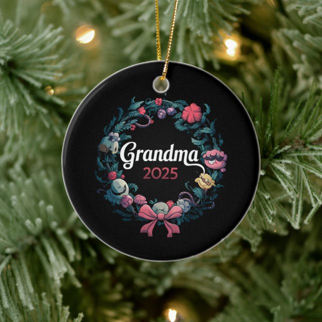 Oma 2025 für neues Großmutter-Geschenk Keramik Ornament (Baum)