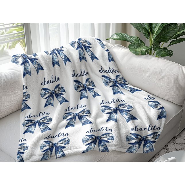 Oma Blaue Schleife mit Blumen, Erste Oma Fleecedecke (Von Creator hochgeladen)