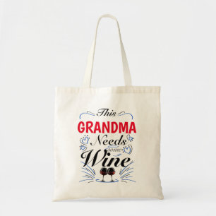 Oma braucht etwas Wein, sonniges Trinkangebot Tragetasche