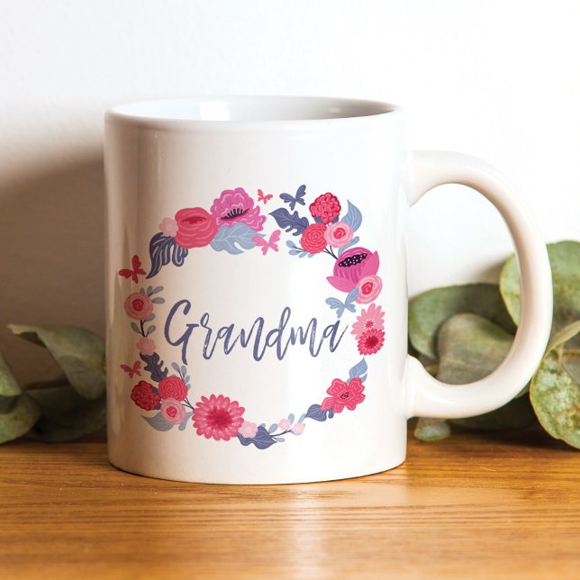 Oma Brush Script Blumenschmetterling Rosa Kraut Kaffeetasse (Von Creator hochgeladen)