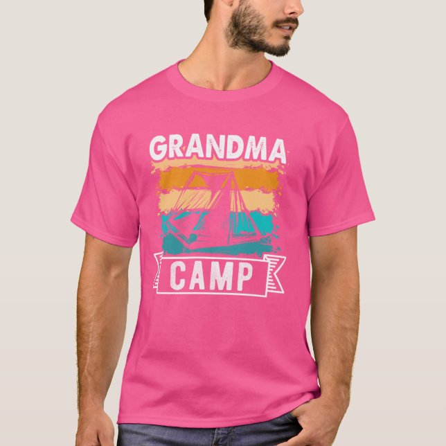 Oma Camp 2024 Familienurlaub Sommerferien Camping  T-Shirt (Vorderseite)